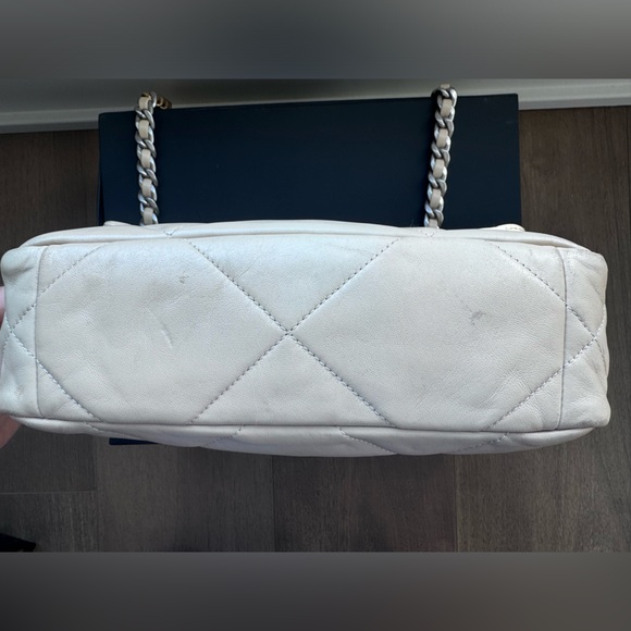 Lambskin Quilted Medium Chanel 19 Bag in Beige - Picture 7 of 14